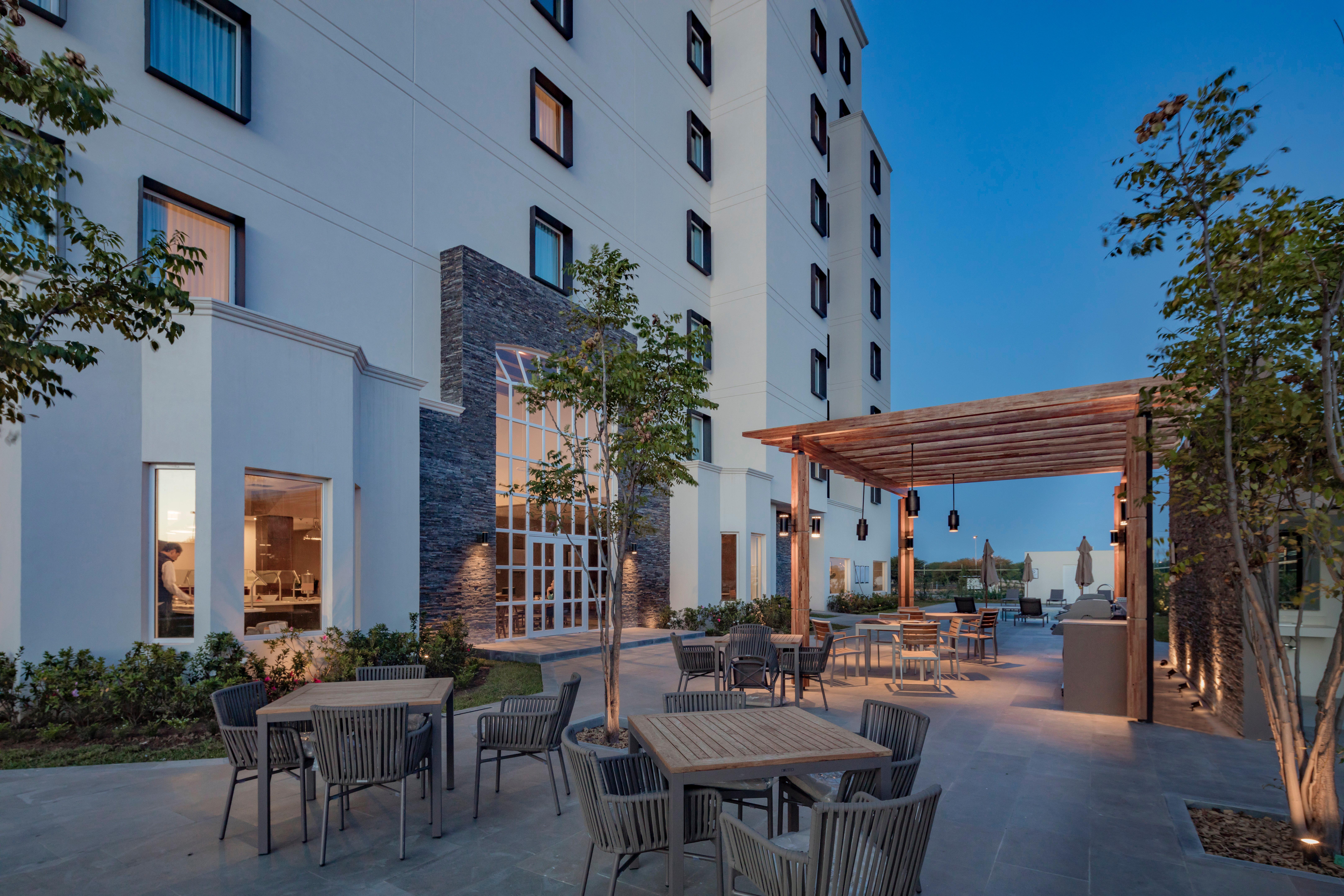 Staybridge Suites - Saltillo By Ihg Esterno foto
